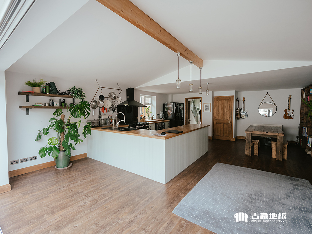 恰到好處的強化地板鎖扣設(shè)計讓家更易打掃