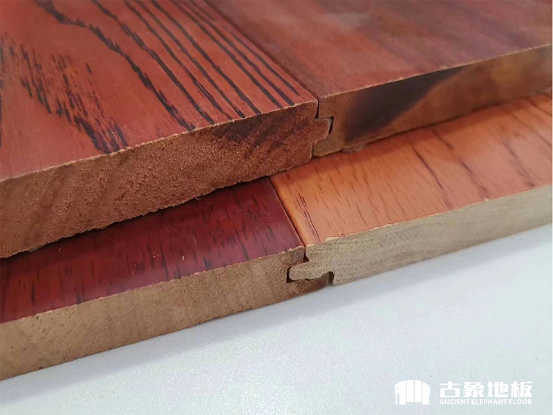 實(shí)木地板鎖扣與平扣對(duì)比