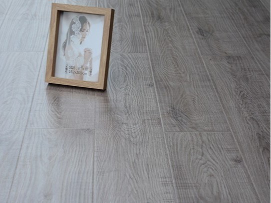 古象強(qiáng)化地板·古堡灰橡-W7962 強(qiáng)化地板