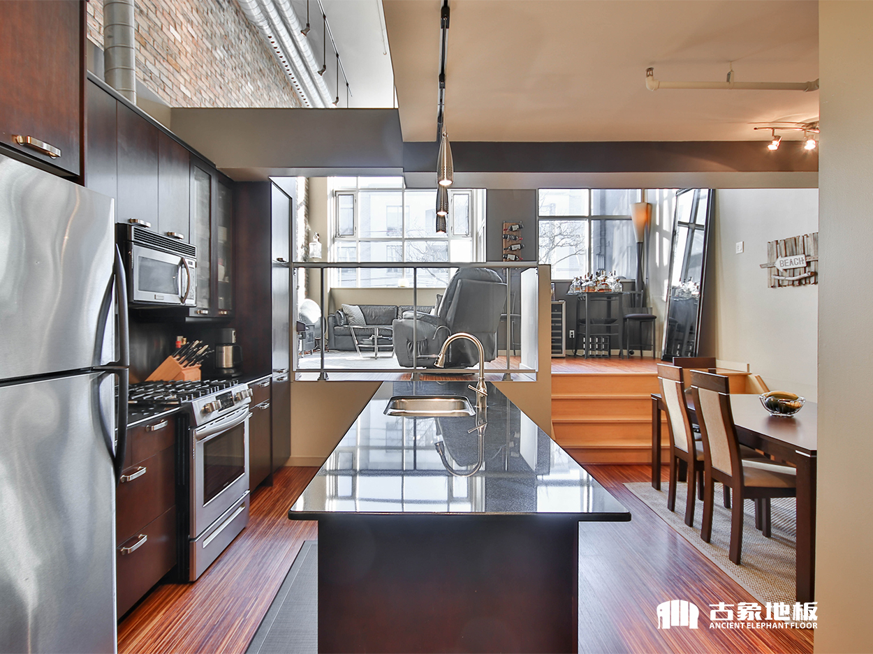 超防水的強(qiáng)化地板原來有這些秘訣