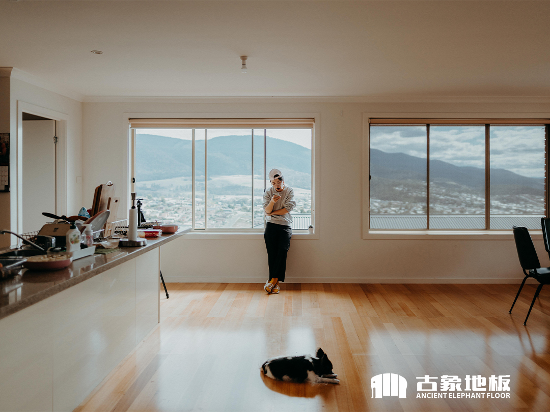 算算鋪木地板與瓷磚間的經(jīng)濟賬