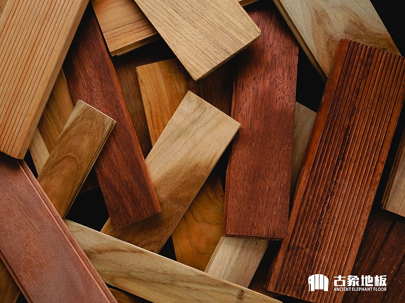 強(qiáng)化地板中有膠黏劑