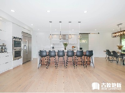 去除強(qiáng)化地板上的油污有方法