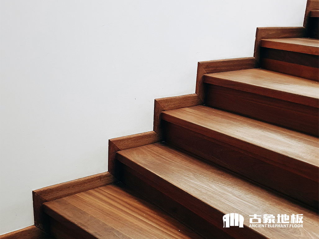 樓梯鋪強(qiáng)化地板有哪些方面要注意