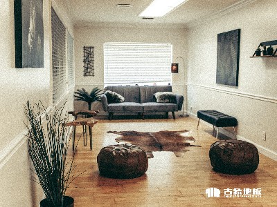 定制衣柜可以直接放在實木地板上嗎