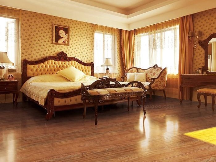 裝修用實(shí)木地板好還是強(qiáng)化地板好？