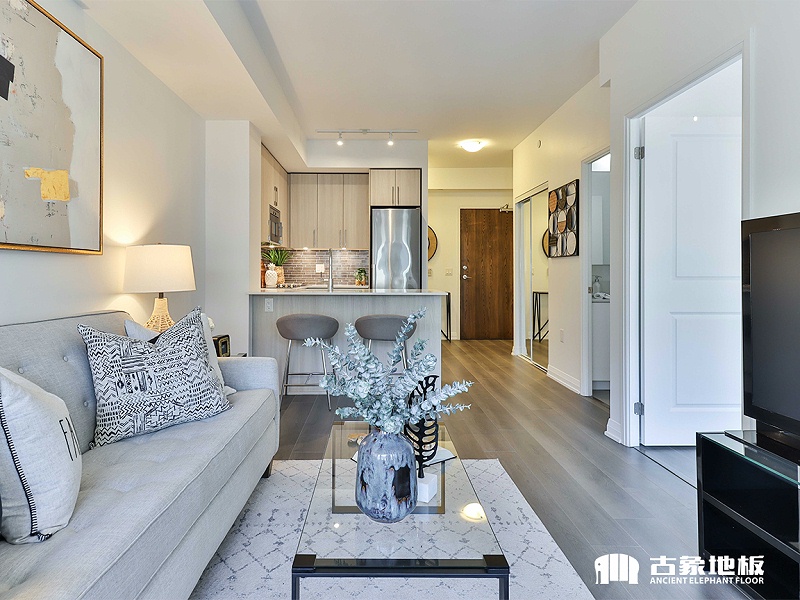 灰色強(qiáng)化地板