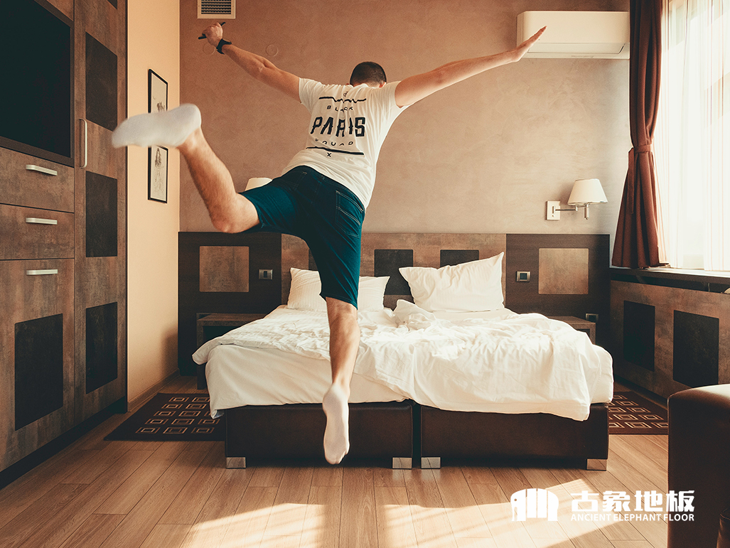 打造舒適的睡眠環(huán)境就鋪實(shí)木地板