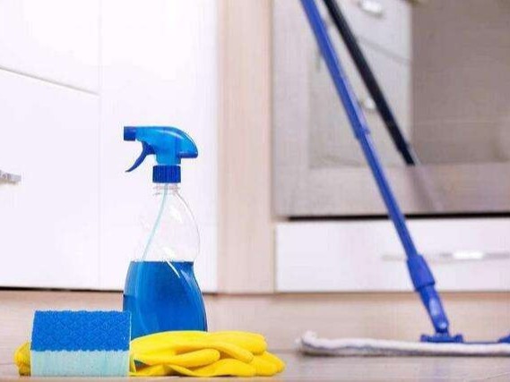 家里木地板老是拖不干凈？這幾個(gè)方法輕松解決