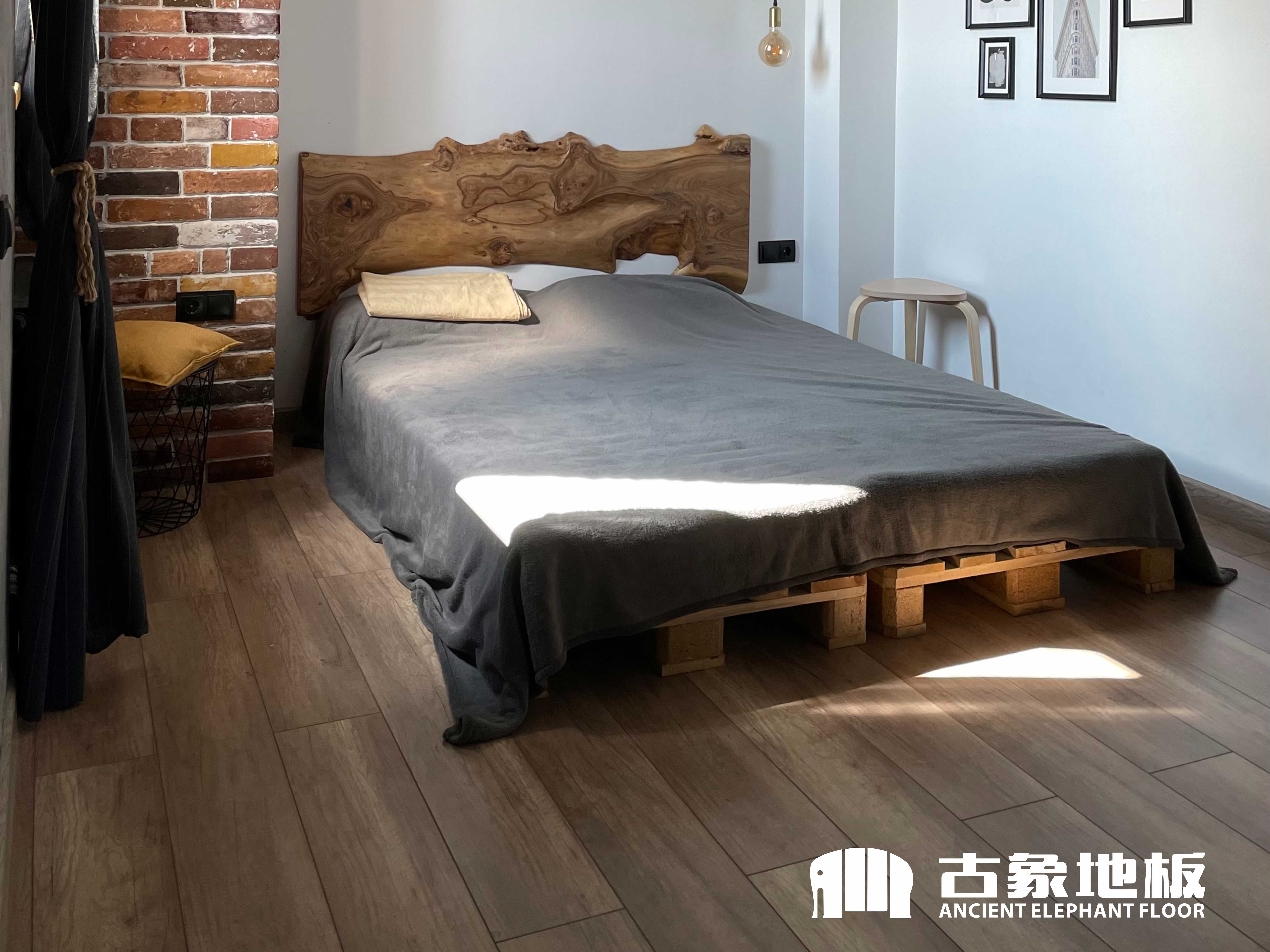 強(qiáng)化地板在鋪設(shè)防潮層時(shí)需要注意什么