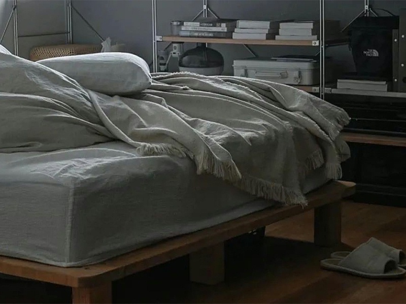 床就在工作區(qū)的旁邊