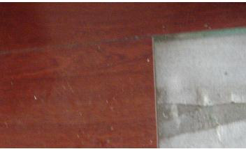 防潮膜連接處沒(méi)有粘嚴(yán)實(shí)