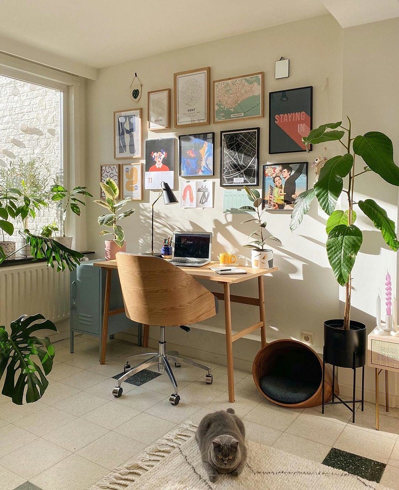 一張小小的書桌